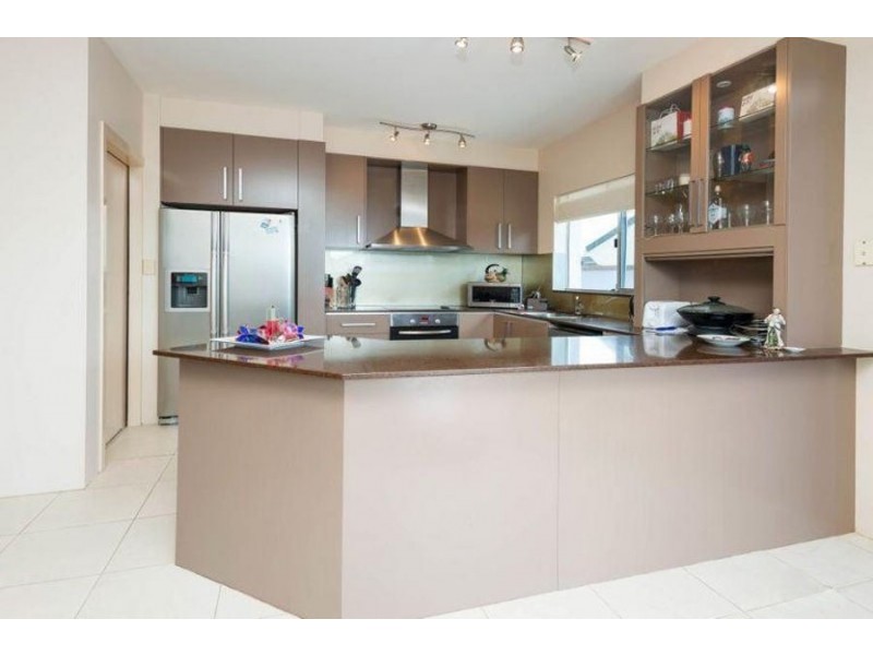 11 Seaspray Street, Paradise Point QLD 4216