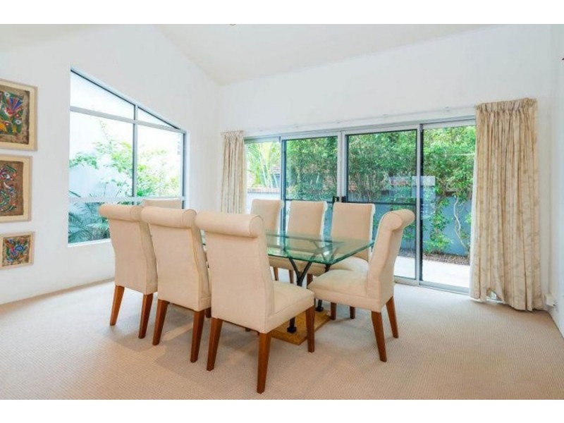 11 Seaspray Street, Paradise Point QLD 4216