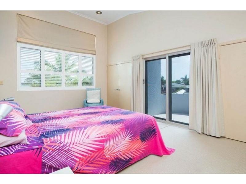11 Seaspray Street, Paradise Point QLD 4216