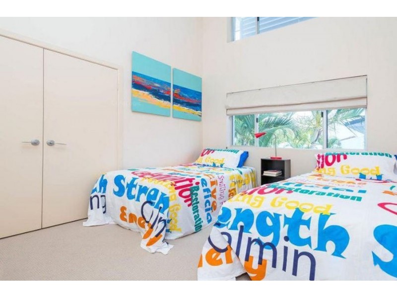 11 Seaspray Street, Paradise Point QLD 4216