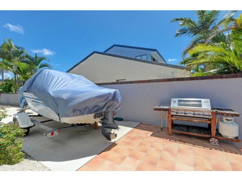 11 Seaspray Street, Paradise Point QLD 4216