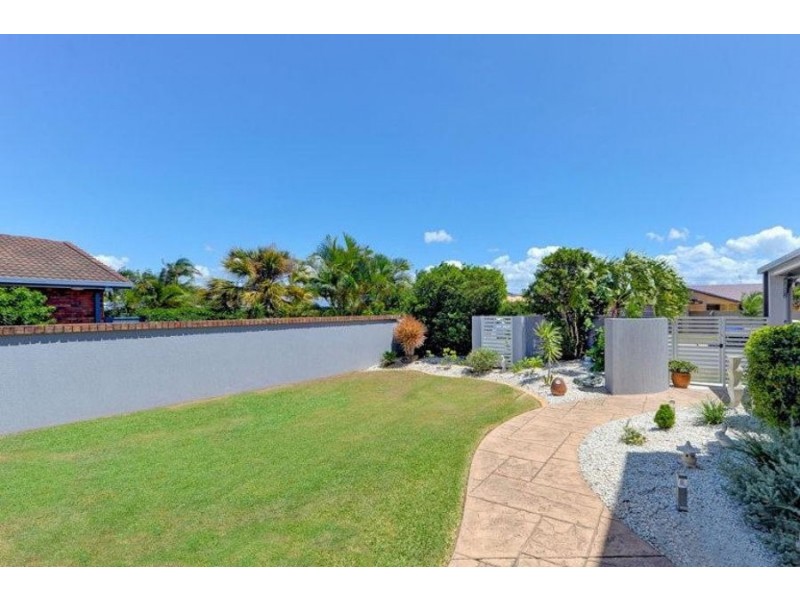11 Seaspray Street, Paradise Point QLD 4216