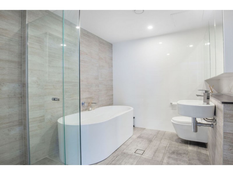 3009/2 Como Crescent, Southport QLD 4215