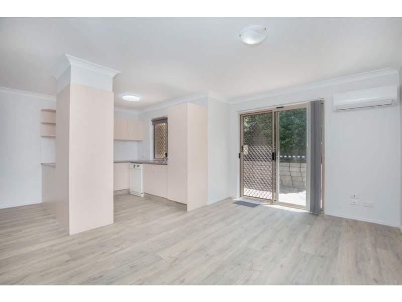 2/9 Maltman Avenue, Southport QLD 4215