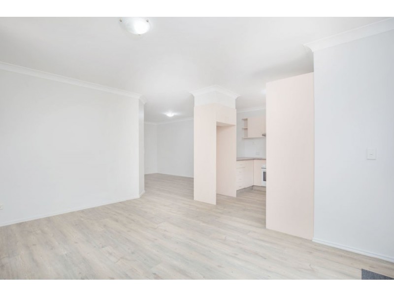 2/9 Maltman Avenue, Southport QLD 4215