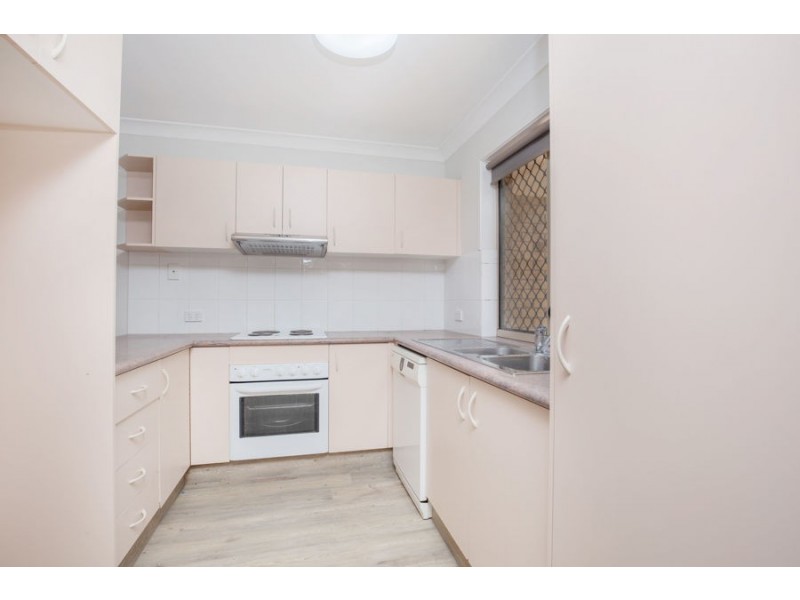 2/9 Maltman Avenue, Southport QLD 4215