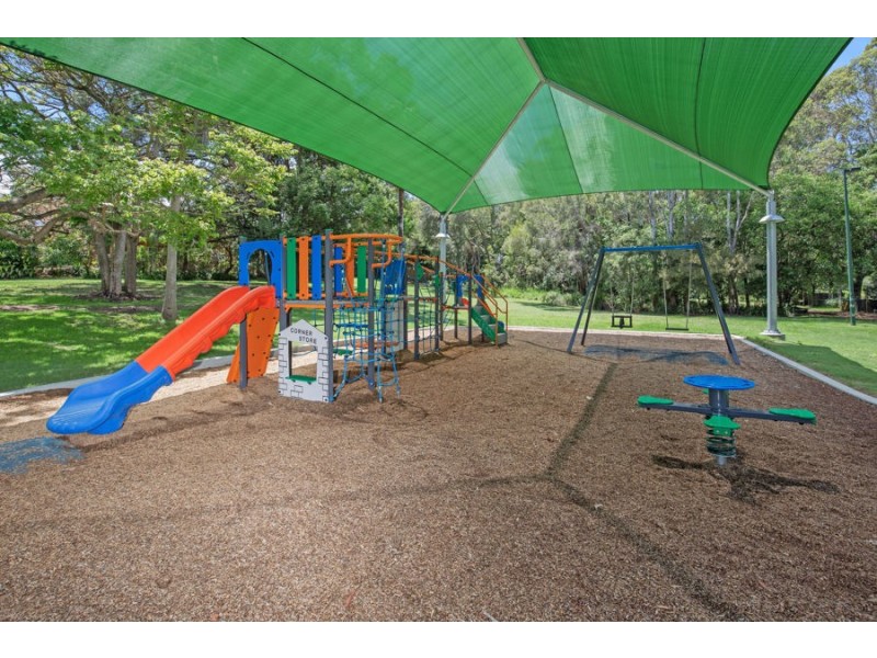 2/9 Maltman Avenue, Southport QLD 4215