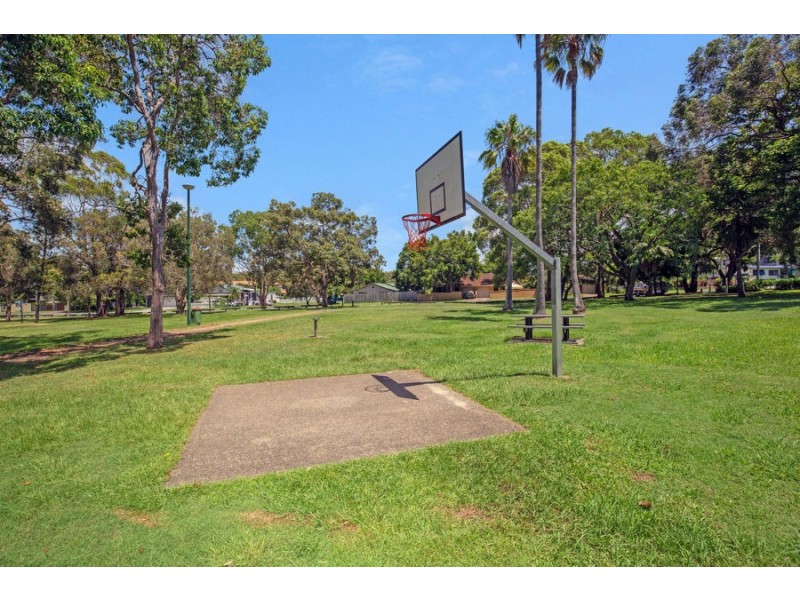 2/9 Maltman Avenue, Southport QLD 4215