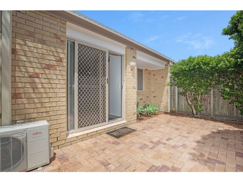 2/9 Maltman Avenue, Southport QLD 4215