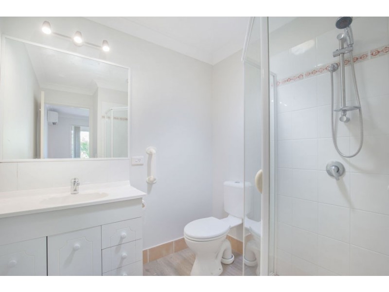 2/9 Maltman Avenue, Southport QLD 4215