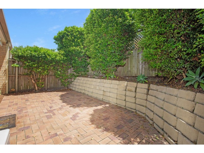 2/9 Maltman Avenue, Southport QLD 4215