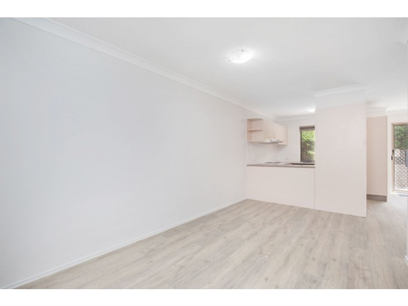 2/9 Maltman Avenue, Southport QLD 4215