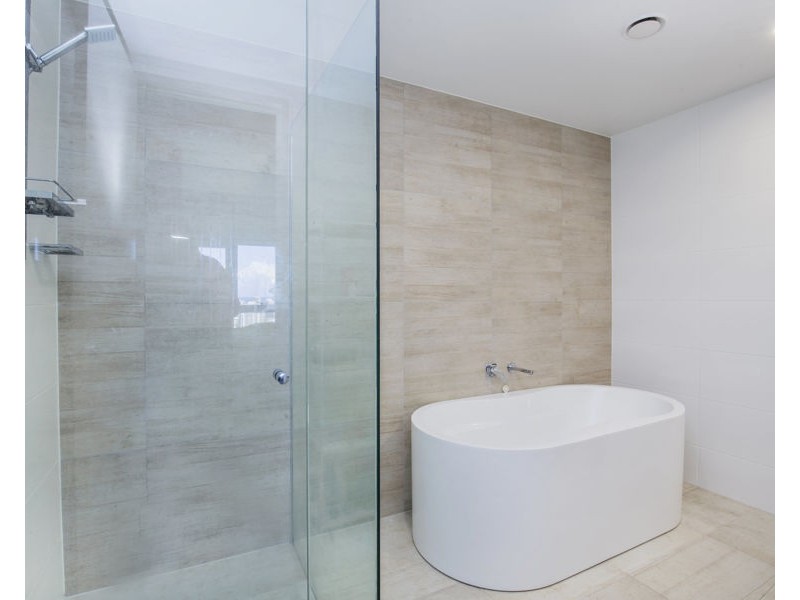 2111/2 Como Crescent, Southport QLD 4215