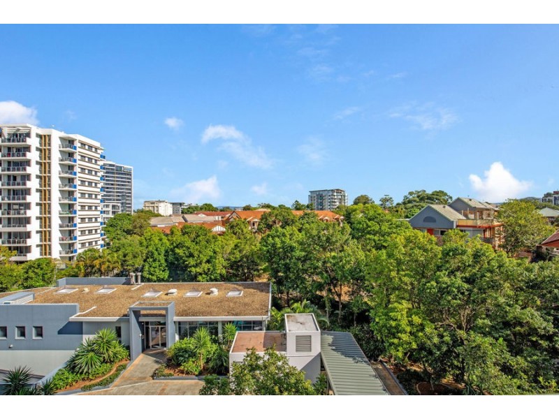 3 Como Crescent, Southport QLD 4215