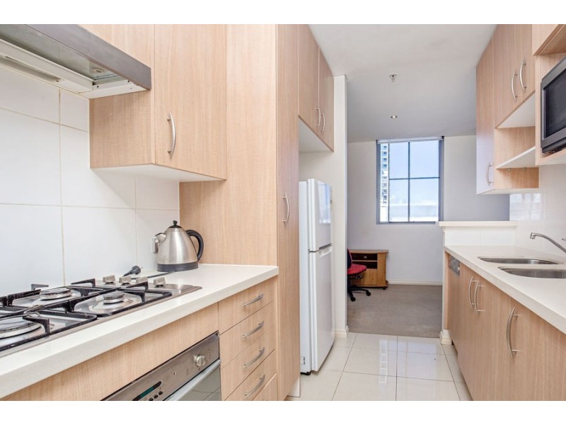 3 Como Crescent, Southport QLD 4215