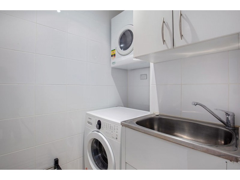 3 Como Crescent, Southport QLD 4215