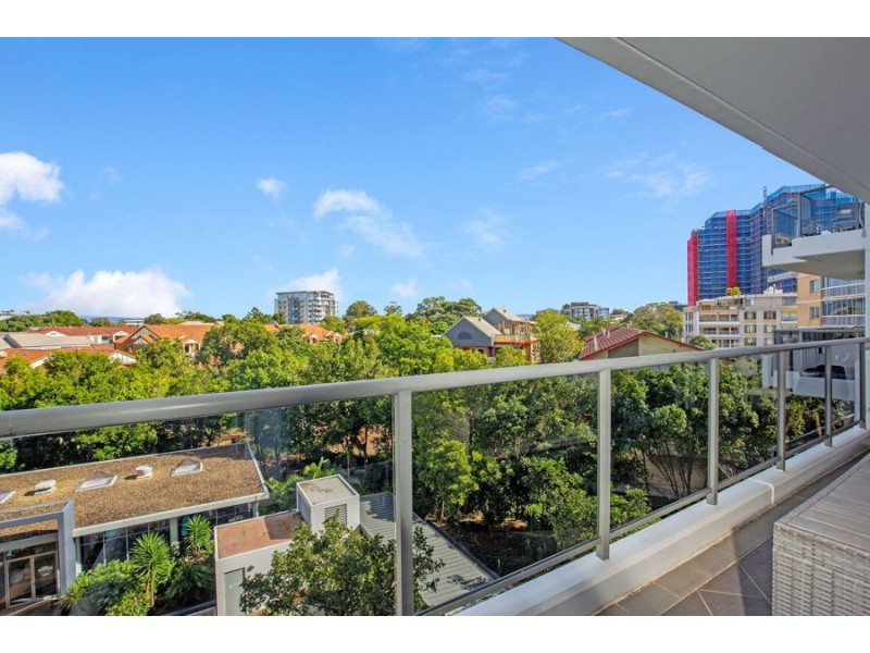 3 Como Crescent, Southport QLD 4215