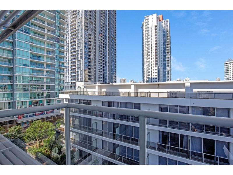 3 Como Crescent, Southport QLD 4215