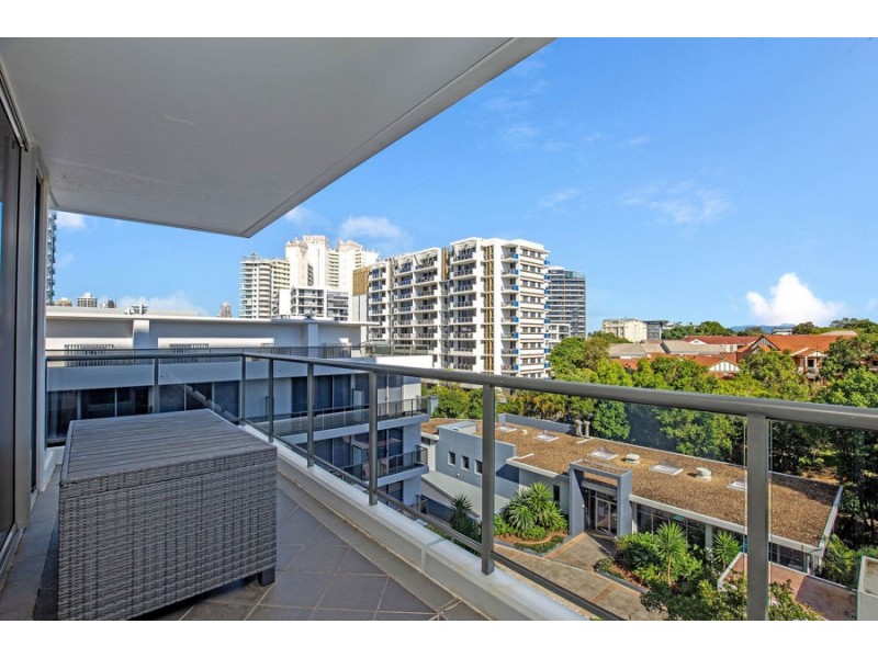 3 Como Crescent, Southport QLD 4215