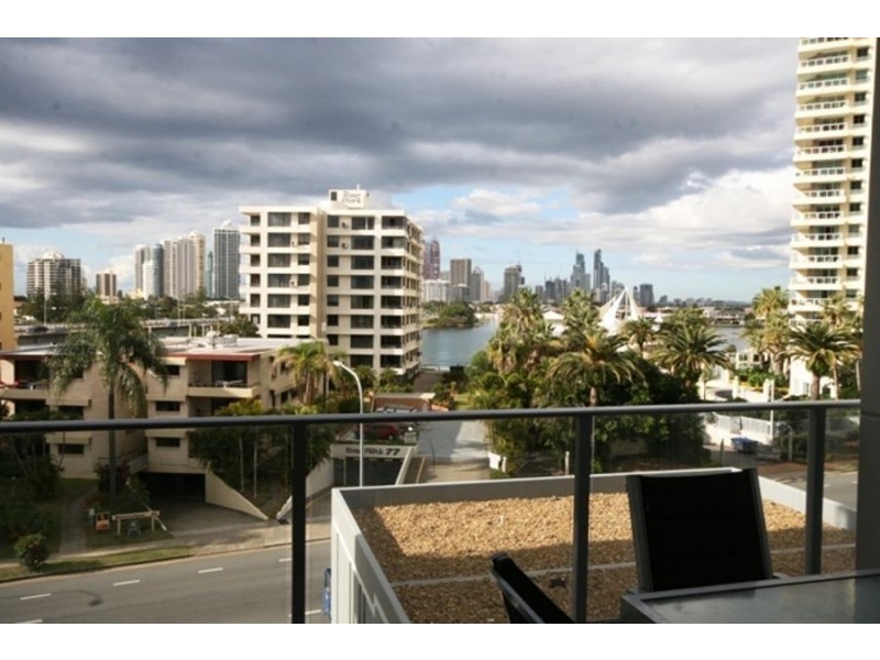 801/4 Como Crescent, Southport QLD 4215