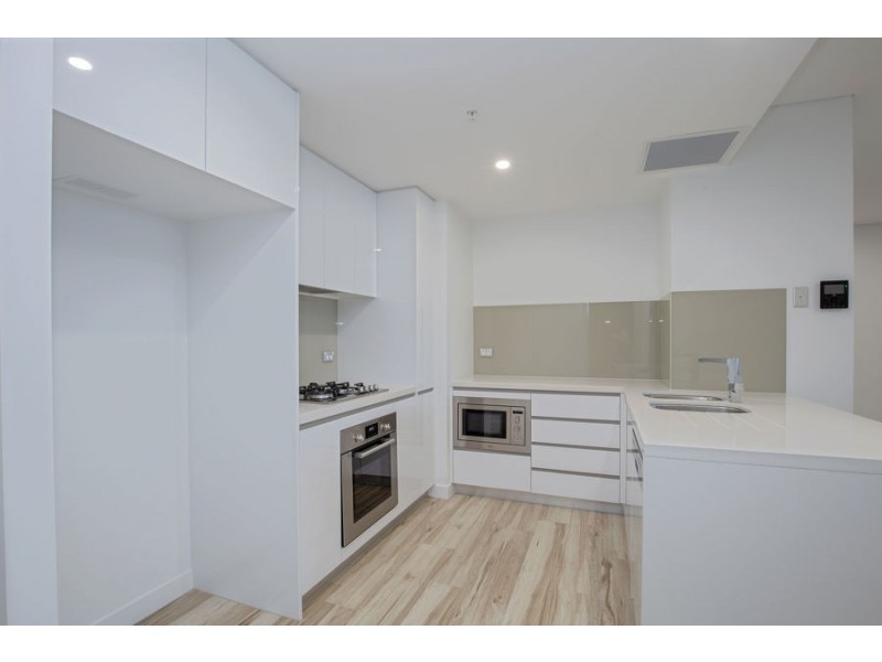 605/2 Como Crescent, Southport QLD 4215