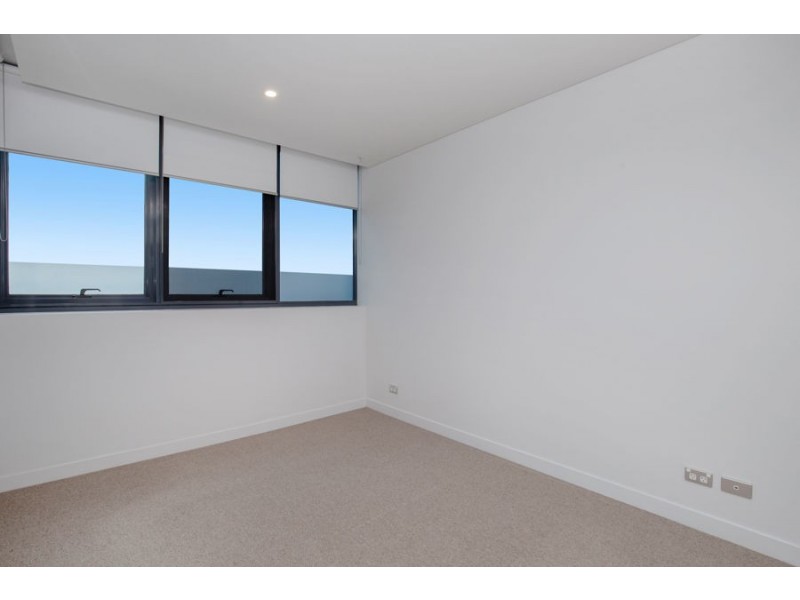 605/2 Como Crescent, Southport QLD 4215