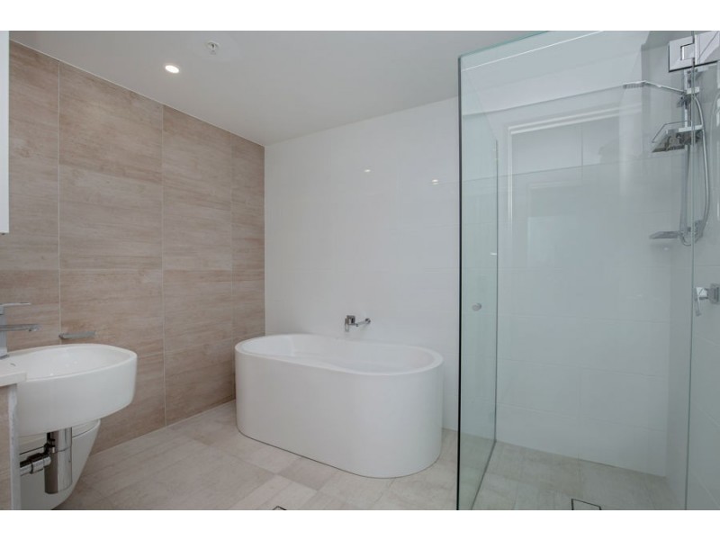 605/2 Como Crescent, Southport QLD 4215