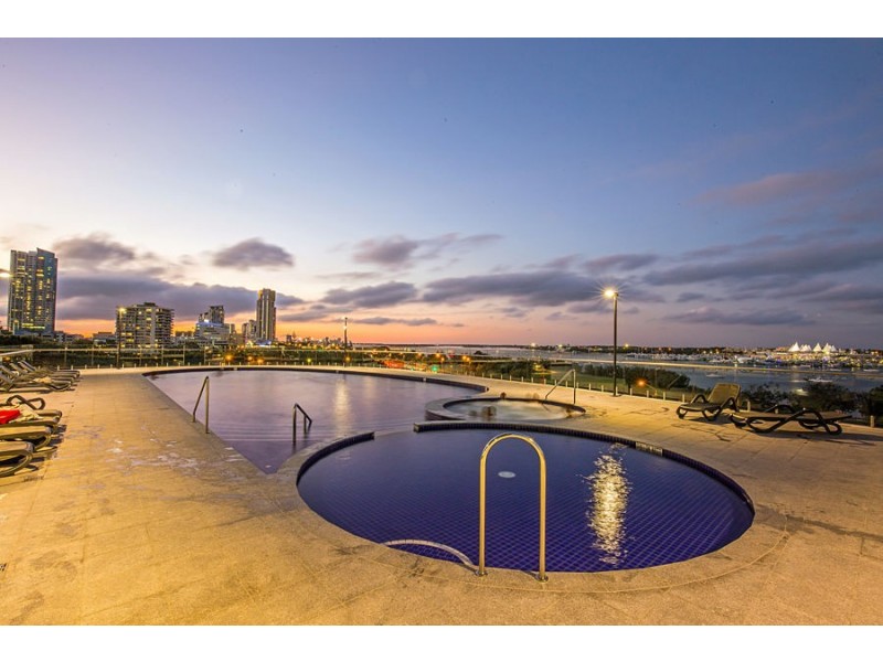 605/2 Como Crescent, Southport QLD 4215