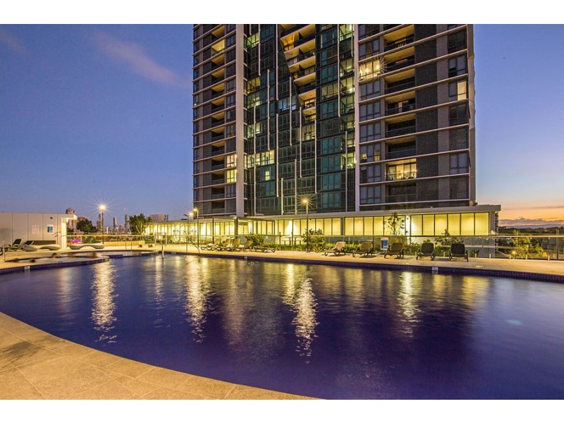 605/2 Como Crescent, Southport QLD 4215