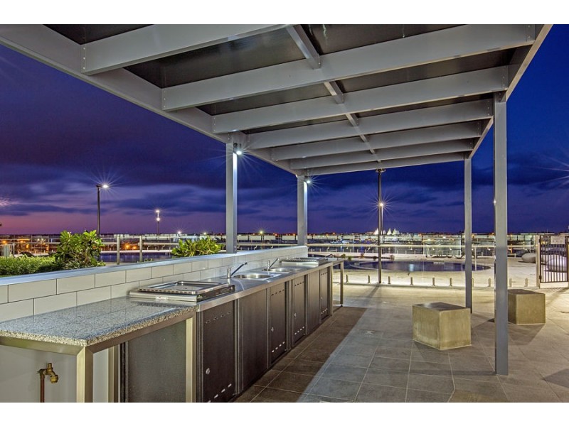 605/2 Como Crescent, Southport QLD 4215