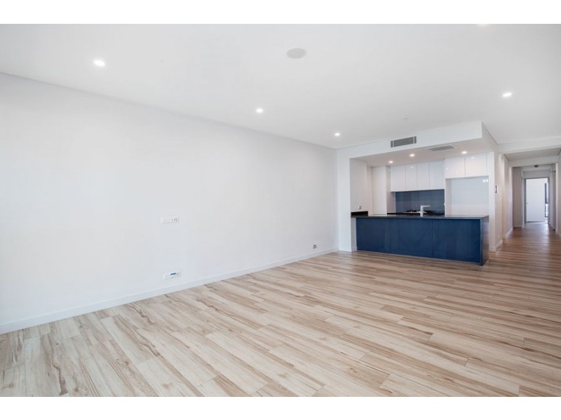 2 Como Crescent, Southport QLD 4215