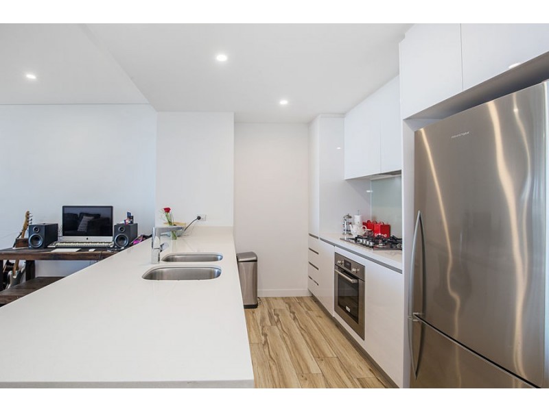 2 Como Crescent, Southport QLD 4215