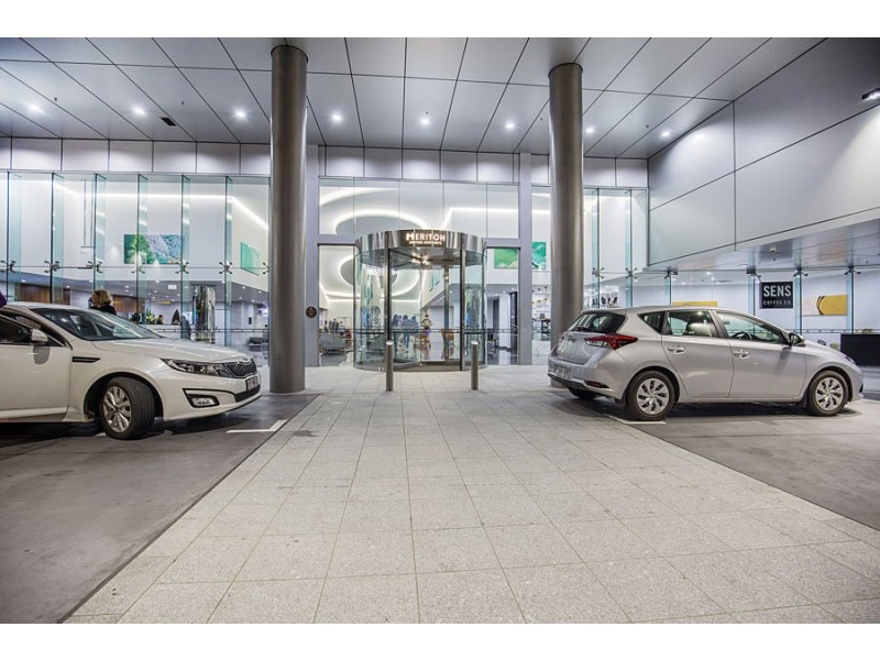 2 Como Crescent, Southport QLD 4215