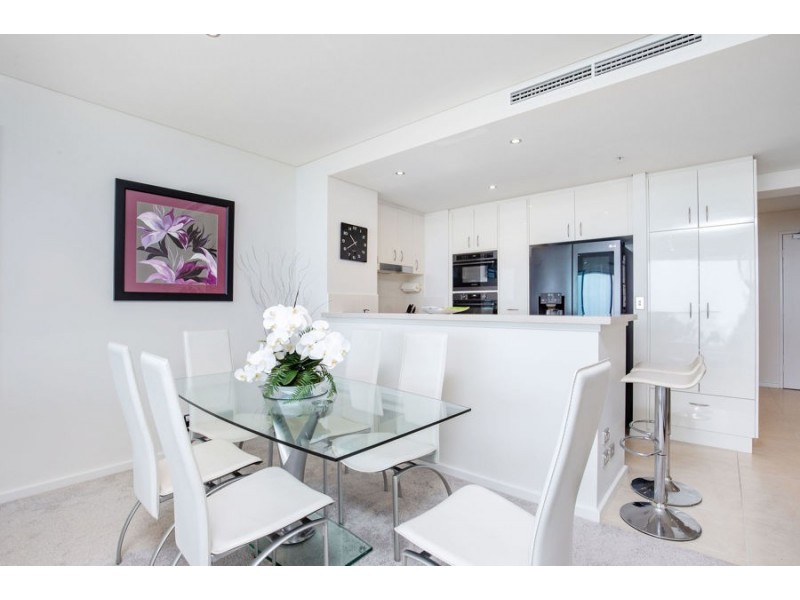1 Como Crescent, Southport QLD 4215