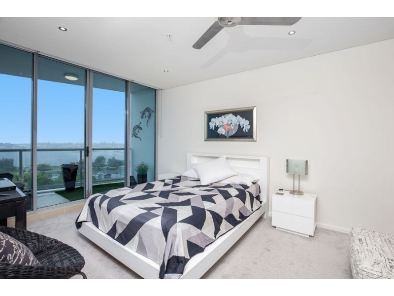 1 Como Crescent, Southport QLD 4215