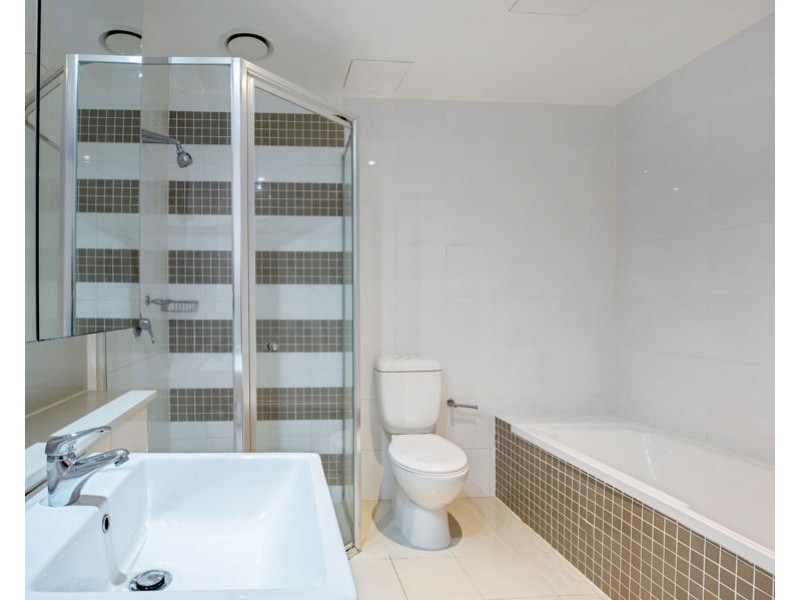 313/3 Como Crescent, Southport QLD 4215