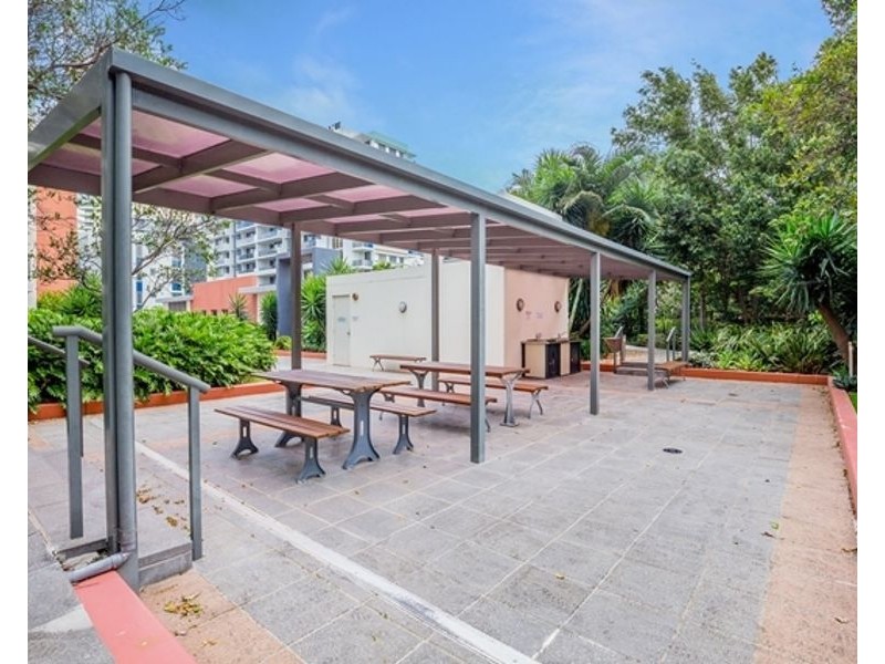 313/3 Como Crescent, Southport QLD 4215