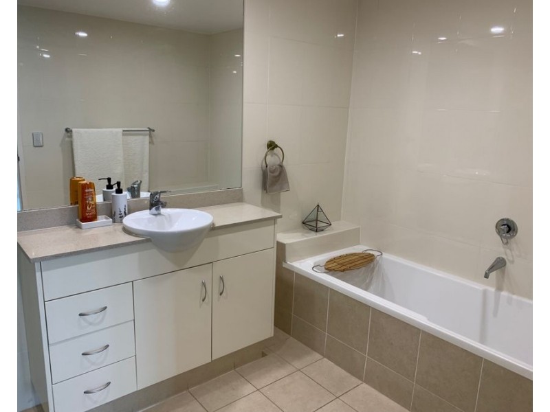 1606/1 Como Crescent, Southport QLD 4215