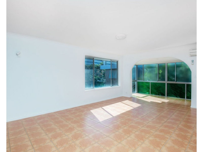 2/4 Vernia Place, Biggera Waters QLD 4216