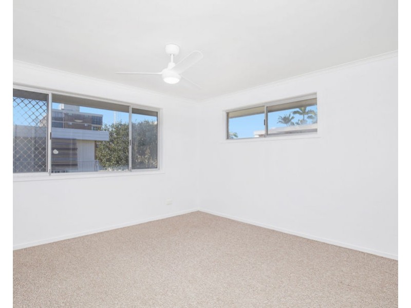 2/4 Vernia Place, Biggera Waters QLD 4216
