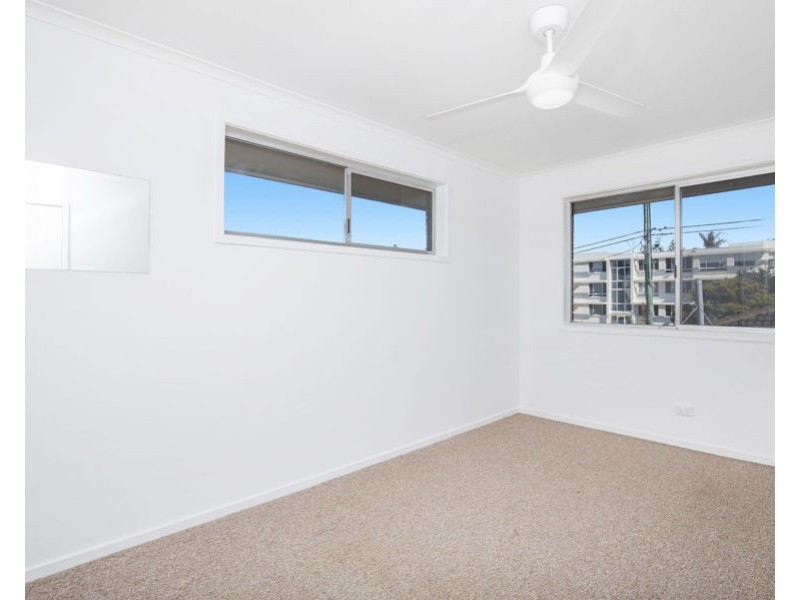 2/4 Vernia Place, Biggera Waters QLD 4216