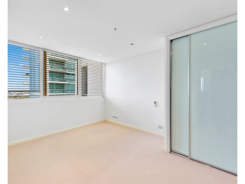 716/3 Como Crescent, Southport QLD 4215