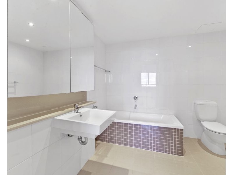 716/3 Como Crescent, Southport QLD 4215