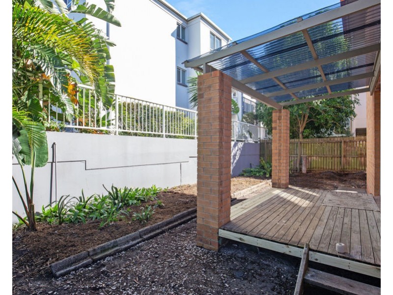2/9 Taylor Street, Biggera Waters QLD 4216