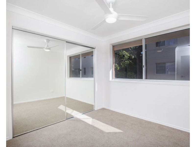 2/9 Taylor Street, Biggera Waters QLD 4216