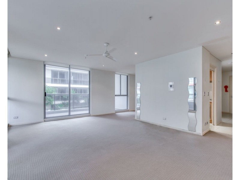 312/3 Como Crescent, Southport QLD 4215