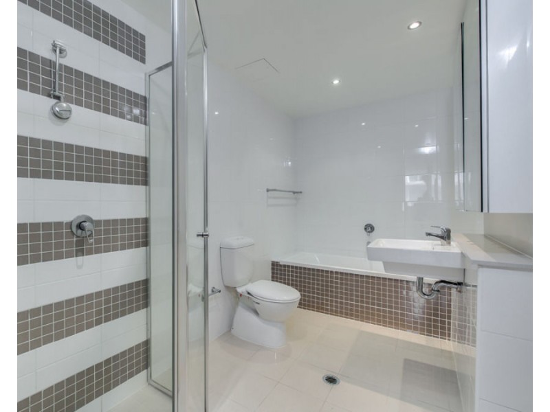 312/3 Como Crescent, Southport QLD 4215