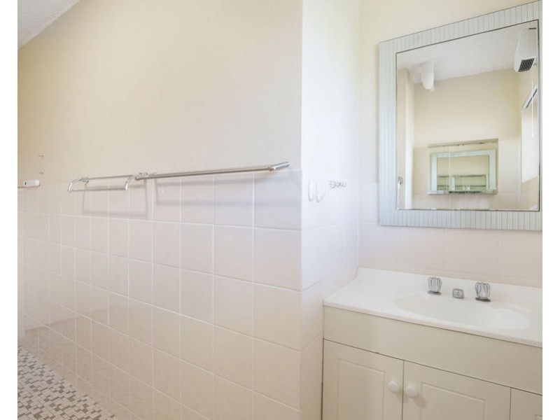 34/224 Marine Parade, Labrador QLD 4215