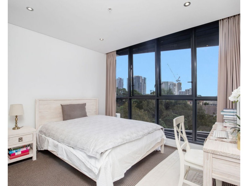 910/2 Aqua Street, Southport QLD 4215