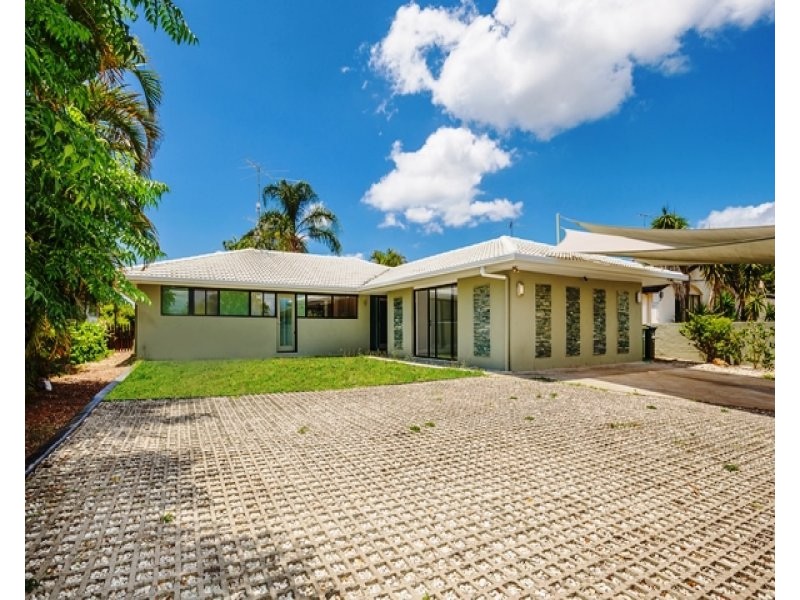 5 Bermuda Street, Broadbeach Waters QLD 4218